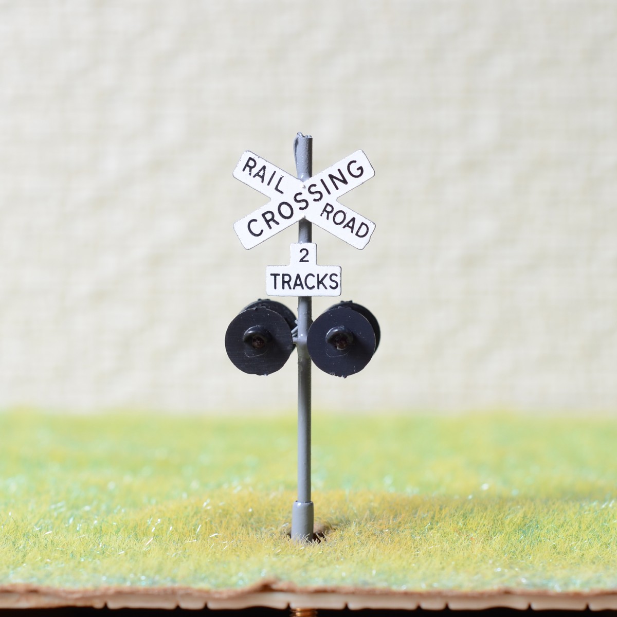 2 x HO scale railroad grade crossing signals 2 track LED gray + flasher board #X 